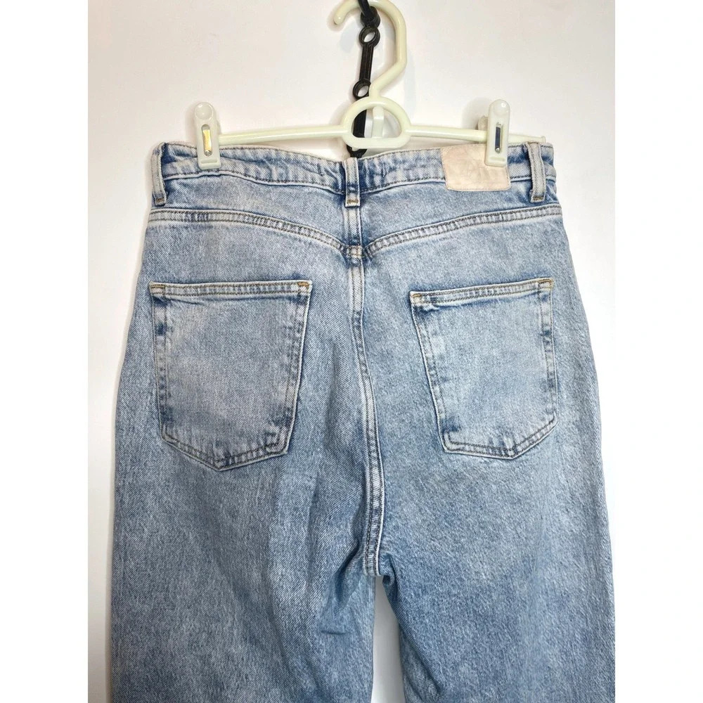 ZARA High‎ Rise Light Wash Denim Jeans Straight Leg Raw Hem